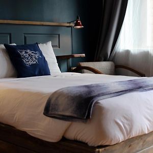 Salt Hotel & Pub